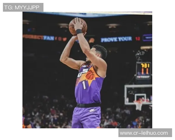 布克半场表现出色10投6中斩获15分并罚球全中助力球队稳定火力 布克半场表现出色10投6中斩获15分并罚球全中助力球队稳定火力