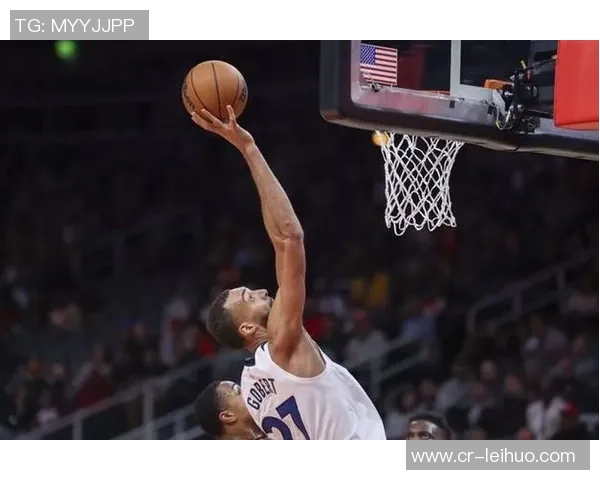 戈贝尔半场表现抢眼11分8板3助助力球队领先鹈鹕