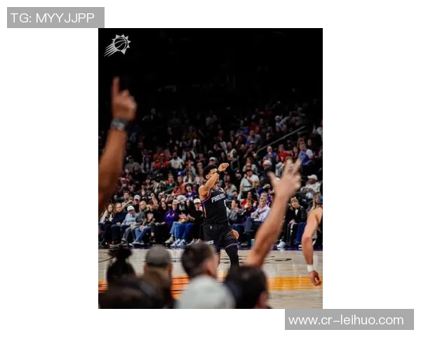 布克本赛季场均253次空位三分球引领联盟展现超强投射能力 布克本赛季场均253次空位三分球引领联盟展现超强投射能力