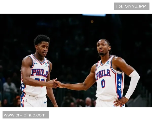 埃奇库姆费城主场首秀表现惊艳球迷热烈掌声致敬